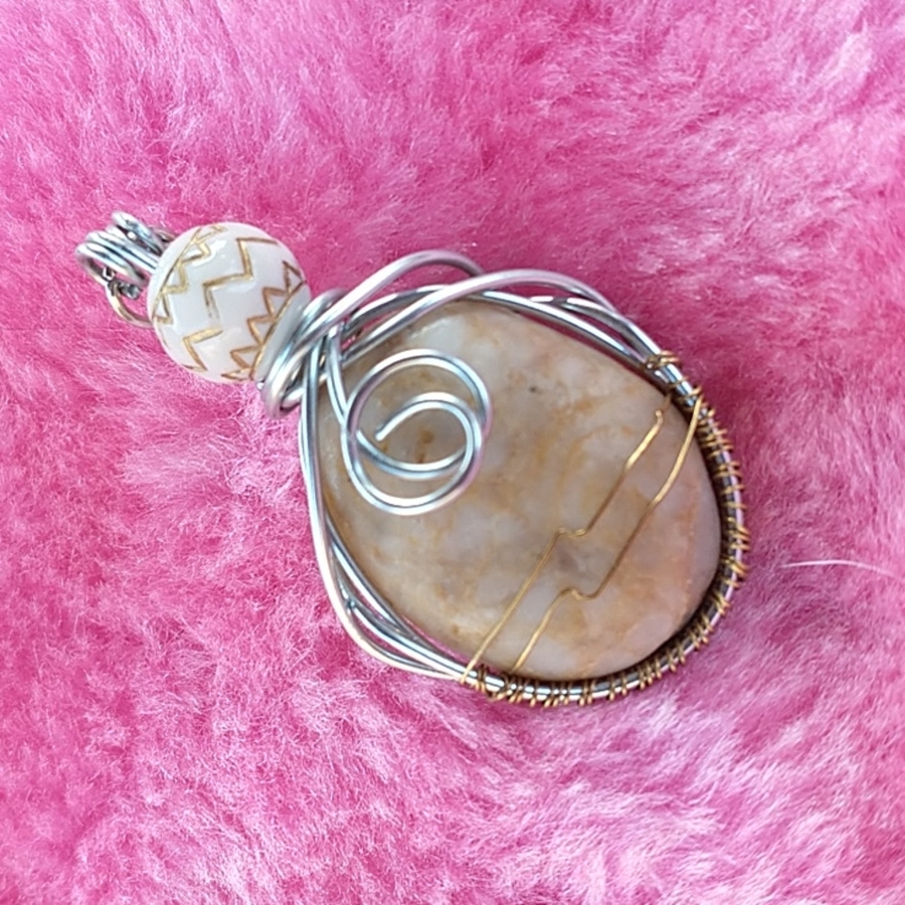 NWT Handcrafted Moonstone 🌒 Pendant